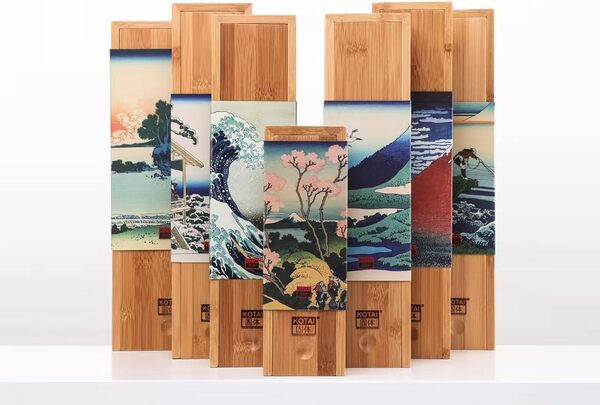 Le Set Complet Nomade 8 pièces : 6 couteaux (couteau d'office + santoku + gyuto + filet de sole + couteau à pain + hachoir) + trousse à couteaux en toile et cuir + fusil à aiguiser