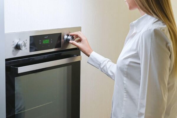 CANDY Four encastrable pyrolyse FCT686X WIFI [Classe énergétique A]