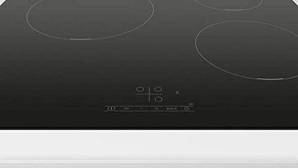 Découvrez les performances de la plaque à induction Bosch PUC611BB5E avec sa puissance de 4600 W : efficacité, design et technologie de pointe analysés pour vous