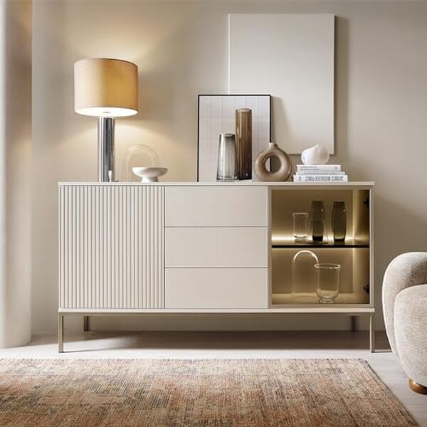 Découvrez notre avis complet sur le buffet Komodee Laval KSZ154 : un meuble élégant alliant cachemire et lamelles pour une ambiance raffinée